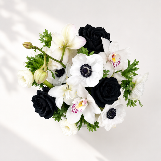 Modern floral centerpiece available for flower delivery in Toronto, Mississauga, and the Greater Toronto Area.