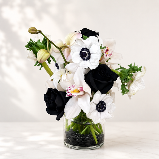 Luxury floral centerpiece Toronto delivery featuring premium fresh flowers arranged in a modern glass vase by Amarilis Flowers.